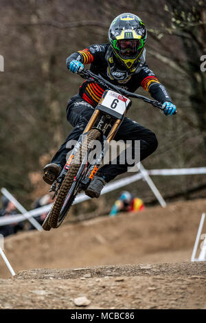 Britische Downhill Mountain Biker Danny Hart, der aktuell Fahrten für Madison Sarazenen. Hart-gewann die 2011 und 2016 UCI Mountainbike Weltmeisterschaft. Stockfoto