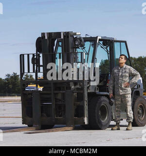 Tech. Sgt. Nicholas Riley, Fahrzeug- und Bodentransport, 158 Fighter Wing. Stockfoto