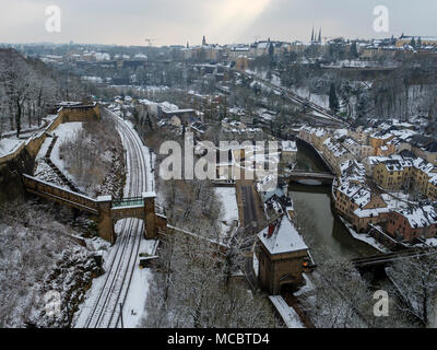 Pfaffenthal von der Brücke Grand duchesse Charlotte, der Stadt Luxemburg, Europa Stockfoto