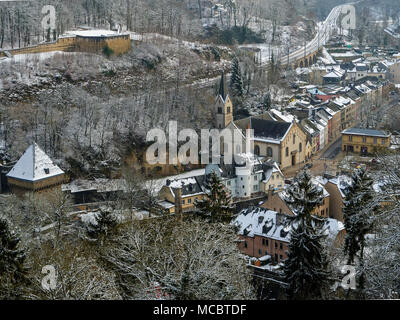 Pfaffenthal von der Brücke Grand duchesse Charlotte, der Stadt Luxemburg, Europa Stockfoto