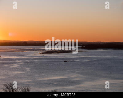 Sonnenuntergang an der Elbe in Hamburg-Blankenese, Deutschland, Europa Sonnenuntergang am riber Elbe in Hamburg-Blankenese, Deutschland, Europa Stockfoto