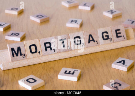 Scrabble Briefe aus Rechtschreibung das Wort Hypothek Stockfoto
