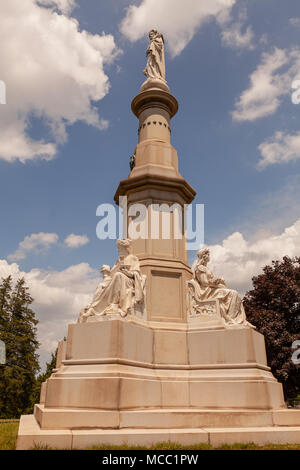 Gettysburg, PA, USA - 8. Juli 2013: Der Staat New York Denkmal befindet sich in der Soldaten National Cemetery in Gettysburg befindet. Stockfoto