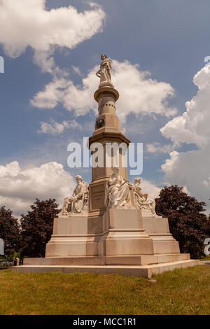 Gettysburg, PA, USA - 8. Juli 2013: Der Staat New York Denkmal befindet sich in der Soldaten National Cemetery in Gettysburg befindet. Stockfoto