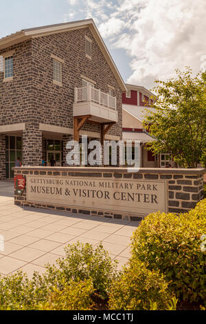 Gettysburg, PA, USA - 8. Juli 2013: Eingang der Gettysburg National Military Park Museum und Besucherzentrum auf dem Schlachtfeld. Stockfoto