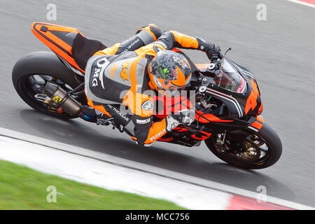 Gino Rea reiten ein Suzuki GSXR-1000 mit OMG Racing Team am britischen Super Bike wm in Brands Hatch Sonntag, dem 15. April 2018 Stockfoto