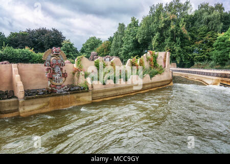 Kaatsheuvel, Niederlande, 19. August 2017: Die Attraktion Piranha im Freizeitpark Efteling in den Niederlanden Stockfoto