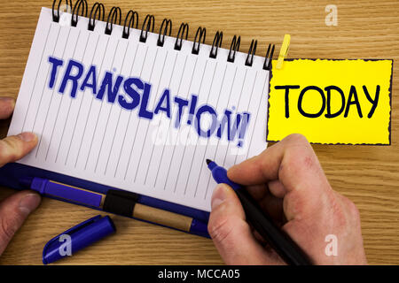 Wort schreiben Text Übersetzung Motivationale nennen. Business Konzept für Transform Wörter oder Texte in einer anderen Sprache von Marker in der Hand Notebook geschrieben Stockfoto