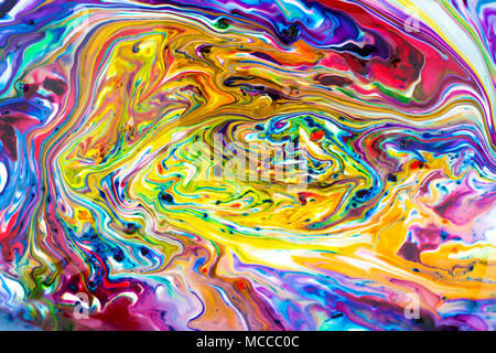 Farbenfrohe abstrakte Acrylmalerei. Natürliche dynamische Mischung aus Öl Farbpigmente Fluid Flow Hintergrund. Stockfoto