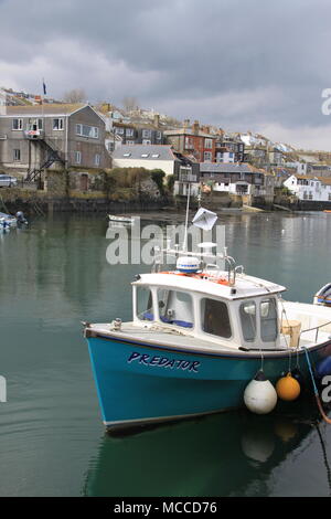 Fischerboot im idyllischen Hafen von Falmouth in Cornwall, England, Großbritannien festgemacht, PETER GRANT Stockfoto