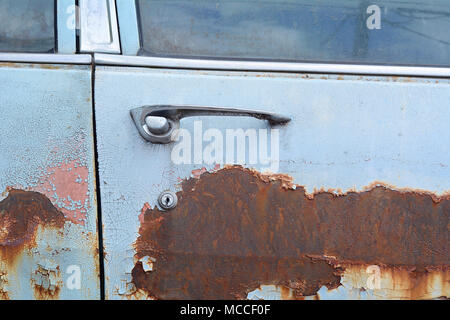 Textur von farbigen Rost Metall auf ein altes Auto. Grunge Textur. Stockfoto