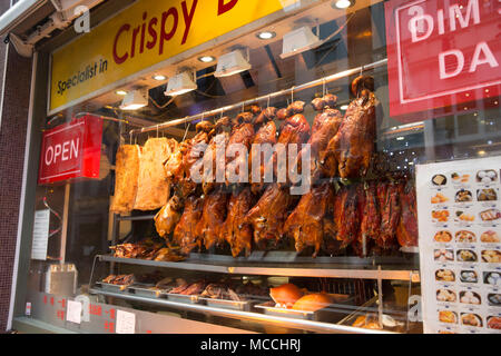 Enten und andere Fleischsorten zubereitet im Restaurant Windows, Chinatown, Soho London England Großbritannien Stockfoto