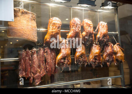 Enten und andere Fleischsorten zubereitet im Restaurant Windows, Chinatown, Soho London England Großbritannien Stockfoto