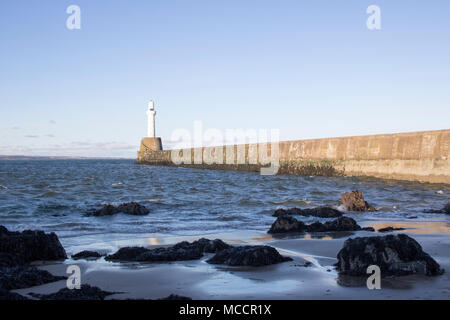 Aberdeen Leuchtturm vor blauem Himmel Stockfoto