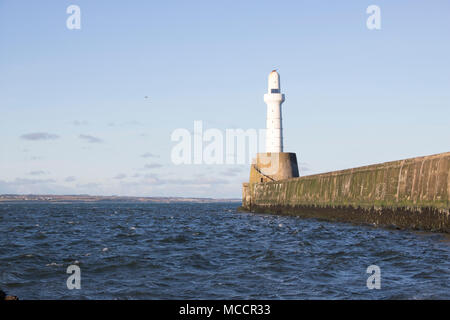 Aberdeen Leuchtturm vor blauem Himmel Stockfoto