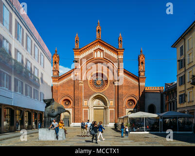 Mailand, Italien - 1. April 2018: Die Fassade von Santa Maria del Carmine Kirche in Brera Viertel von Mailand. Stockfoto