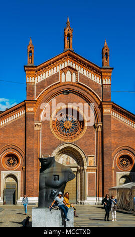 Mailand, Italien - 1. April 2018: Die Fassade von Santa Maria del Carmine Kirche in Brera Viertel von Mailand. Stockfoto