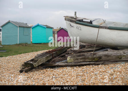 Boot auf einen Kiesstrand Stockfoto