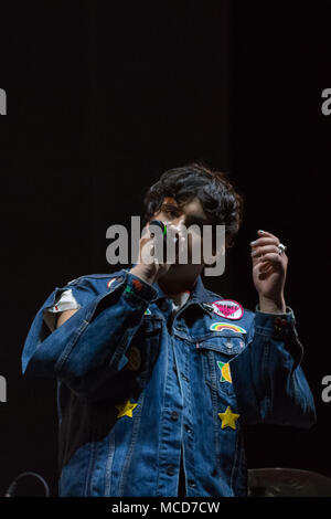 Mailand, Italien. 10. April 2018. Italienische duo Sem & Stènn führt an Indoor Sports Arena" Mediolanum Forum von Assago (MI). Brambilla Simone Fotografie leben Nachrichten Stockfoto