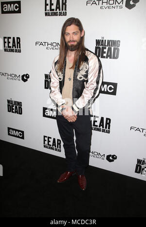 Los Angeles, Ca, USA. 15 Apr, 2018. Tom Payne, auf der AMC "Überleben Sonntag: The Walking Dead & Angst The Walking Dead LA Fan Event bei AMC Century City 15 in Los Angeles, Kalifornien am 15. April 2018. Credit: Faye Sadou/Medien Punch/Alamy leben Nachrichten Stockfoto