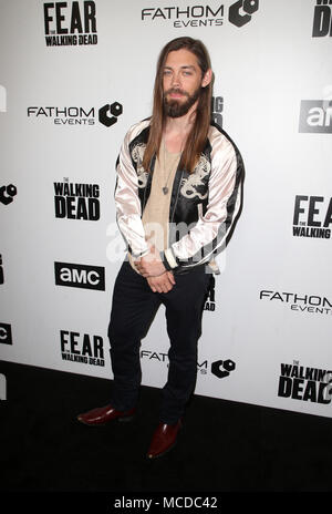 Los Angeles, Ca, USA. 15 Apr, 2018. Tom Payne, auf der AMC "Überleben Sonntag: The Walking Dead & Angst The Walking Dead LA Fan Event bei AMC Century City 15 in Los Angeles, Kalifornien am 15. April 2018. Credit: Faye Sadou/Medien Punch/Alamy leben Nachrichten Stockfoto