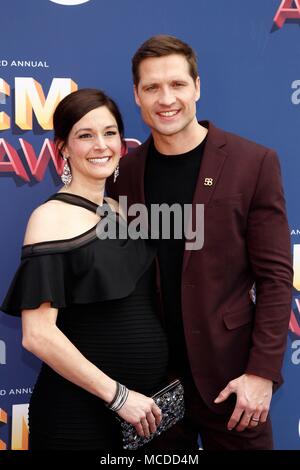 Laney Hayes, Walker Hayes bei der Ankunft für 53 Akademie der Country Music (ACM) Awards - Ankünfte 2, MGM Grand Garden Arena in Las Vegas, NV 15. April 2018. Foto: JA/Everett Collection Stockfoto