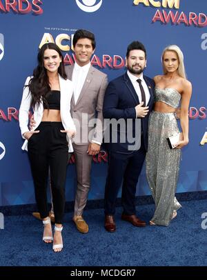 Abby Recht, Dan Smyers, Shay Mooney und Hannah Billingsley in der Ankunftshalle für 53 Akademie der Country Music (ACM) Awards - Ankünfte 3, MGM Grand Garden Arena in Las Vegas, NV 15. April 2018. Foto: JA/Everett Collection Stockfoto