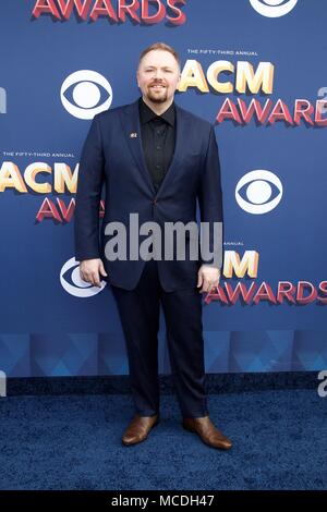 Josh Osborne bei der Ankunft für 53 Akademie der Country Music (ACM) Awards - Ankünfte 3, MGM Grand Garden Arena in Las Vegas, NV 15. April 2018. Foto: JA/Everett Collection Stockfoto