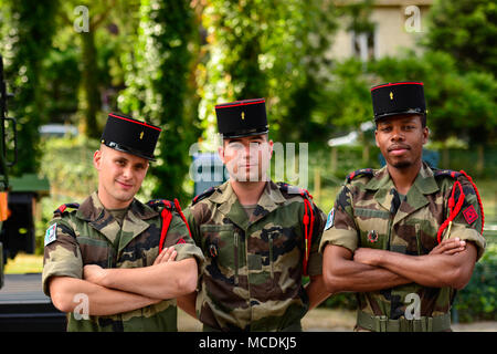 Die Mitglieder der Französischen Streitkräfte während der Tag der Bastille in Paris. Stockfoto