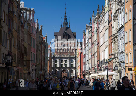 Renaissance Zlota Brama (Golden Gate) und gotische Wieza Wiezienna (Gefängnis Turm) von Przedbramie Dlugiej Ulicy (Fore Tor Komplex der Dluga Straße) und L Stockfoto