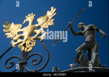 Flämische manieristischen Fontanna Neptuna (der Neptunbrunnen) auf Dlugi Targ (Langen Markt) in der Stadt im historischen Zentrum von Danzig, Polen. 14. April 2018 Stockfoto