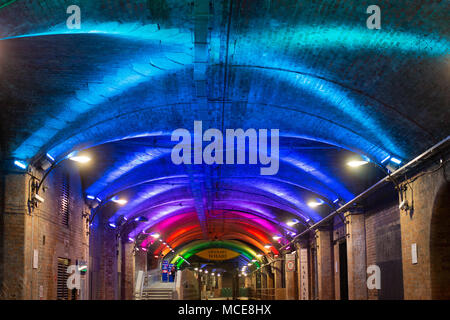 Die Tunnel unter dem Bahnhof Leeds, die jetzt Teil der Granary Wharf eine neue Anlage im Herzen von Leeds. Stockfoto