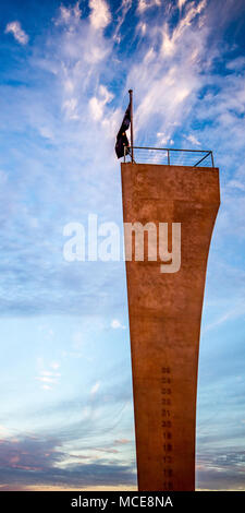 Australische Flagge an der HMAS Sydney II Memorial in Geraldton Western Australien fliegen Stockfoto