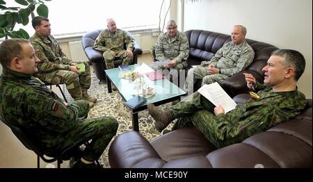 Ein Kontingent der Führung von der Pennsylvania National Guard met mit Führung von der Litauischen Streitkräfte Führung Feb 15. (Foto mit freundlicher Genehmigung von Pennsylvania National Guard Stockfoto