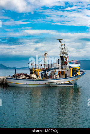 Fischerboot am Dock. Griechenland Stockfoto