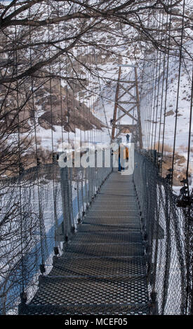Der Stern Meine Suspension Bridge ist eine 117 Meter lange Fußgänger-Hängebrücke über den Red Deer River in Drumheller, Alberta. 1931 gebaut Stockfoto