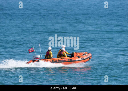 Ein rnli Küstennahe Rettungsfahrzeug und ehrenamtliche Crew an einem GMICE (Gute Medizin in anspruchsvollen Umgebungen) Major Incident übung Newquay. Stockfoto
