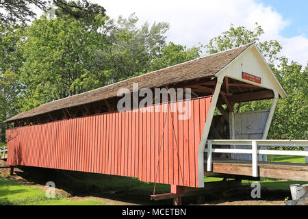 Seitenansicht des Cutler-Donahoe Brücke - Winterset, Iowa Stockfoto