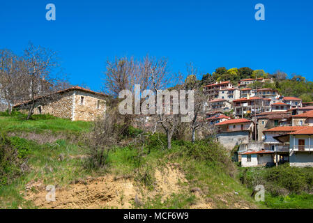 Blick auf Bergdorf, Baltessiniko in Arcadia, Peloponnes, Griechenland Stockfoto