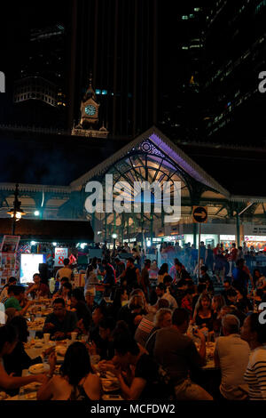 Diners, Lokale, auswandern und Tourist, Lau Pa Sat, die Satay Club, im Central Business District, Singapur Stockfoto