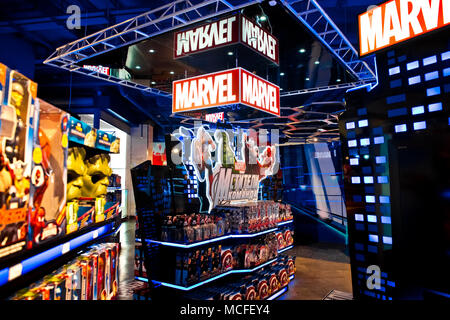 Interieur von Marvel Spielwaren Abteilung in Hamleys speichern. Marvel Comics Group ist ein Herausgeber des amerikanischen Comics und verwandte Medien Stockfoto