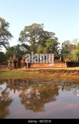 Banteay Srei Tempel, oder "Die Dame Tempel', ein aus dem 10. Jahrhundert alten hinduistischen Tempel Angkor UNESCO-Weltkulturerbe, Provinz Siem Reap, Kambodscha ein Stockfoto