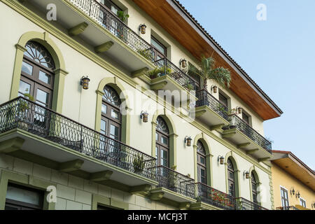 Restauriertes Haus Fassade, schöne alte Gebäude erneuert, Casco Viejo Stockfoto