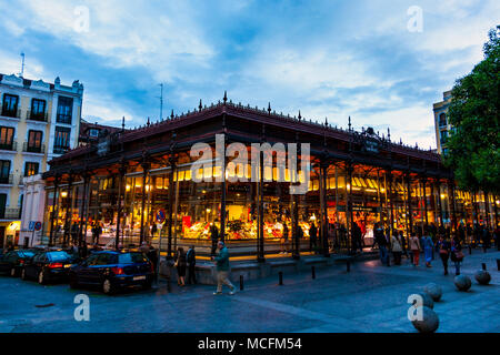 Außenseite der historischen Markt von San Miguel in Madrid, Spanien Stockfoto