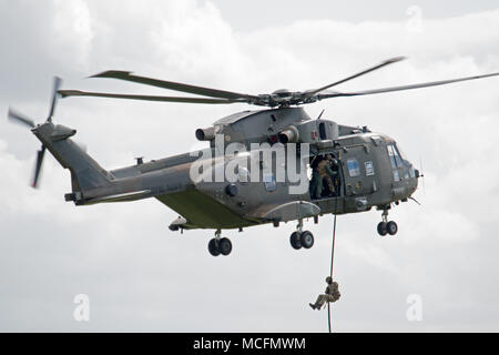 Die CHF noch sechs interim Konfiguration Merlin amphibioud Hubschrauber die Kräfte, die amphibische Fähigkeit bis zur Lieferung des zu erhalten Stockfoto