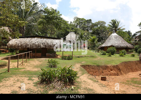 PANAMA, Mar 31:Embera authentische Bungalows in ihrem Dorf am 31. März 2018 in Panama Stockfoto