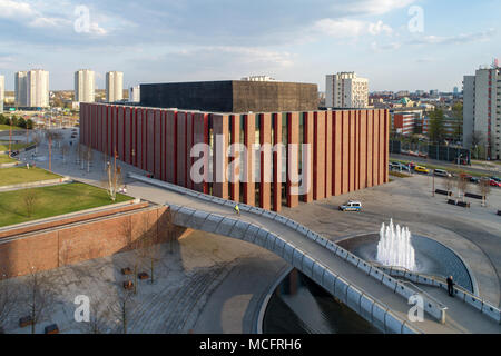 Katowice, Polen - 12 April 2018: Moderne Konzerthalle der Nationalen Symphonischen Orchester des Polnischen Rundfunks NOSPR) (in Kattowitz, Polen. Luftaufnahme in Stockfoto