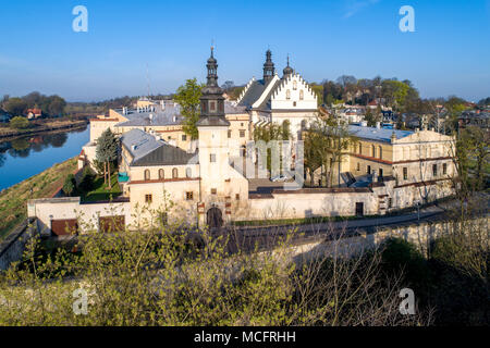 Krakau, Polen. Prämonstratenser Kloster, Kirche und die Weichsel Luftaufnahme im Sonnenaufgang Licht Stockfoto