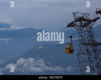 Darjeeling, Indien, 15. APRIL 2011: Luftbild von der Seilbahn in Darjeeling, Indien Stockfoto