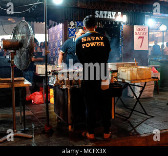 Diners, Lokale, auswandern und Tourist, Lau Pa Sat, die Satay Club, im Central Business District, Singapur Stockfoto